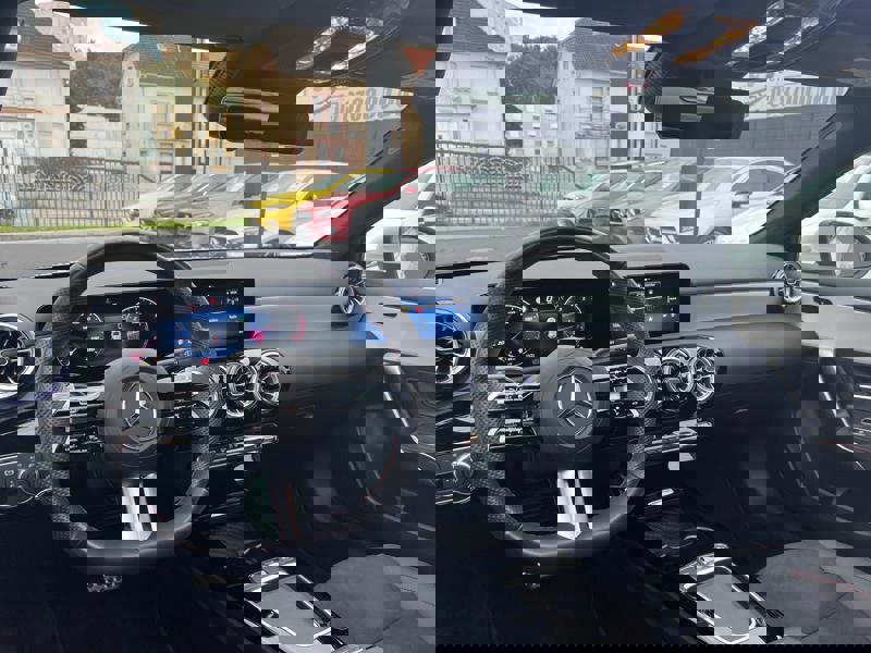 Image Mercedes-Benz CLASSE A A 200 Compacte AMG Line 